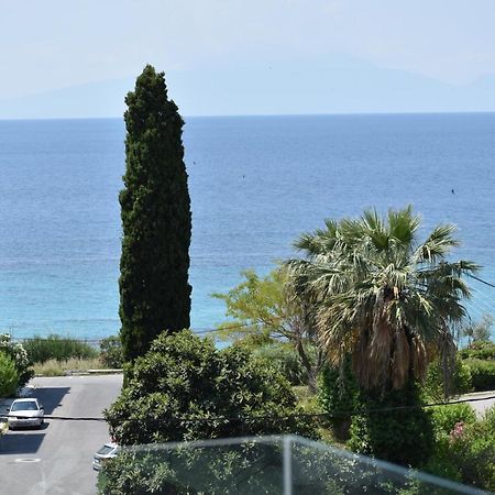 Sea View Luxury Apartment In Nea Kallikratia. Nea Kallikrateia Экстерьер фото